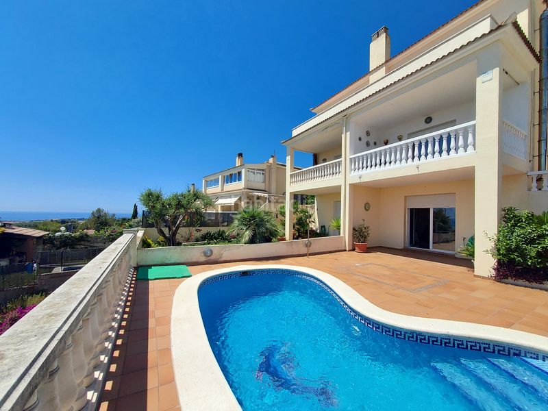 Foto 9c3f8f2f-38f9-4109-9a97-2b0a7c0a9e70. Casa aparellada amb xemeneia aparcament piscina a Coma-ruga