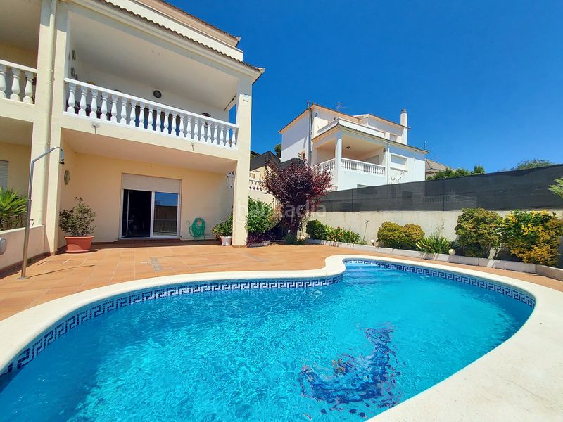Foto a0037fc5-7113-4199-b688-d873670e0c1f. Casa aparellada amb xemeneia aparcament piscina a Coma-ruga