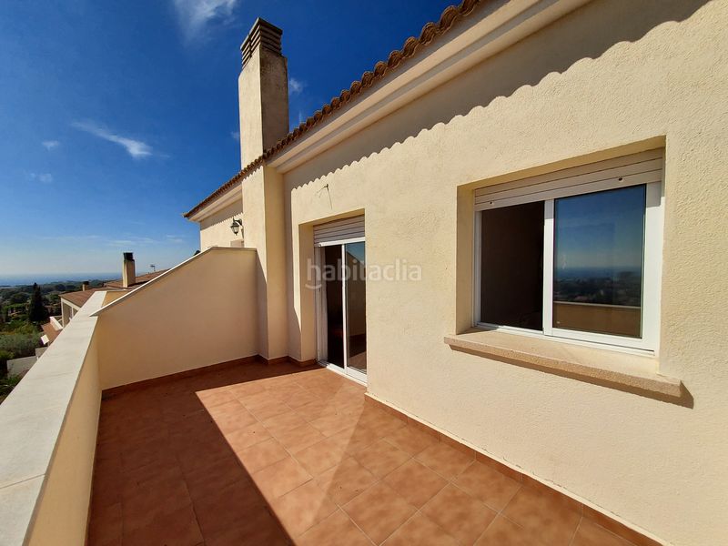 Foto a47465bb-afbe-4efb-a651-43aad511b356. Casa aparellada amb xemeneia aparcament piscina a Coma-ruga