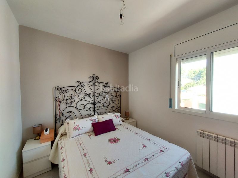 Foto b186191e-3d79-4dc8-817d-62b2a8781617. Casa aparellada amb xemeneia aparcament piscina a Coma-ruga