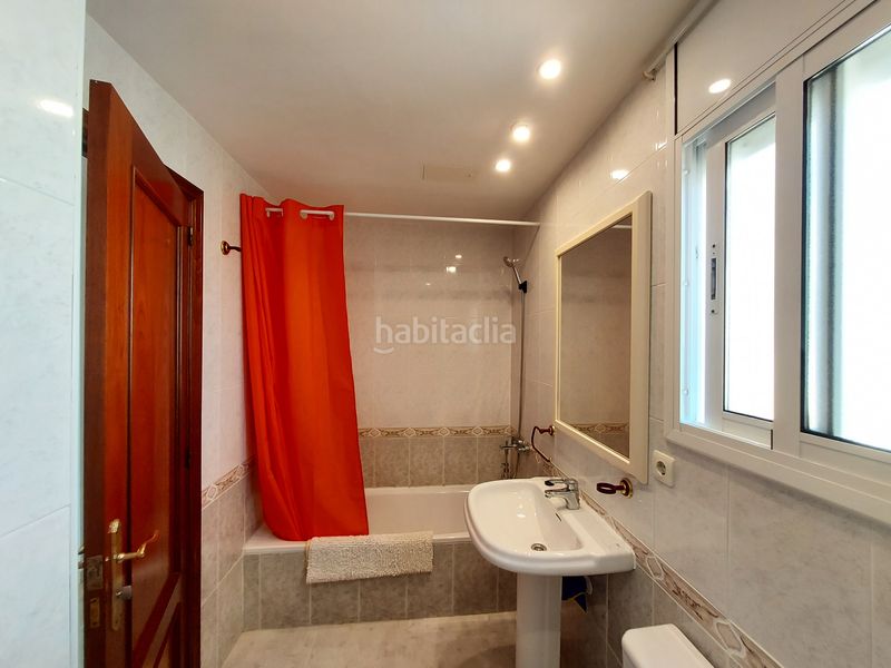 Foto b6bfd596-78a5-4882-ab03-da4cdf6f843f. Casa aparellada amb xemeneia aparcament piscina a Coma-ruga