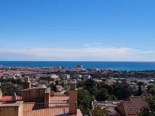 Casa aparellada  Carrer de la vía láctea. Casa con asombrosas vistas al mar y piscina
