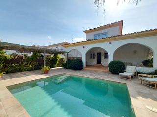 Chalet in Coma-ruga Platja. Magnífico chalet en segunda linea de mar