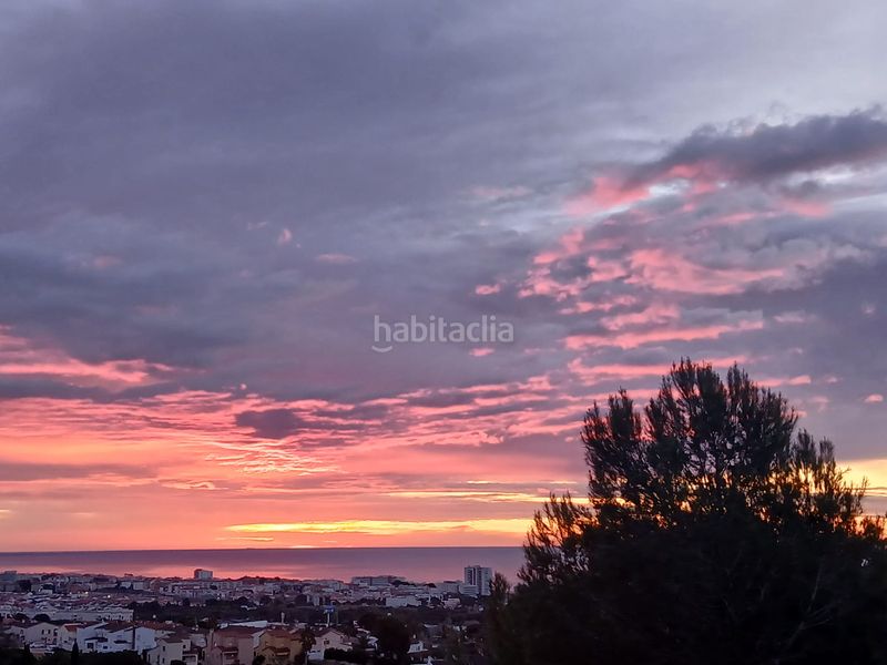 Foto 36957daa-b29d-4a40-bc60-f531f77dce7e. Xalet amb xemeneia calefacció aparcament a Els Masos - Els Garrofers Coma-ruga