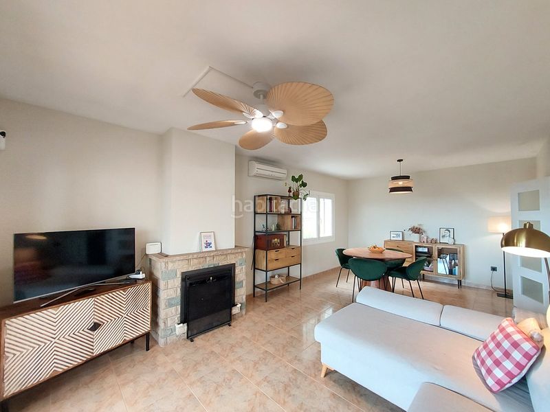 Foto d0c8cbcc-b227-4c21-93ef-f6f450cb6d21. Xalet amb xemeneia calefacció aparcament a Els Masos - Els Garrofers Coma-ruga