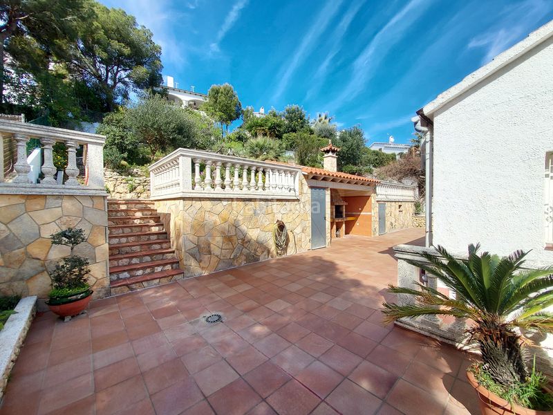 Foto d5d7dd2b-625f-4a8d-9edd-a0472debd64f. Xalet amb xemeneia calefacció aparcament a Els Masos - Els Garrofers Coma-ruga