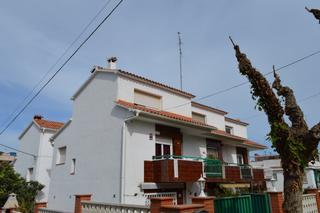 Xalet a Cunit Residencial. Centrico chalet adosado esquinero