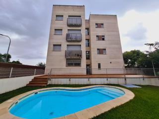 Planta baja en El francas. Planta baja con amplia terraza y piscina comunitaria en el franc