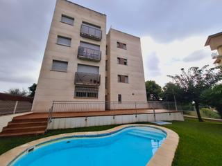 Planta baixa a El francas. Planta baja con amplia terraza y piscina comunitaria en el franc