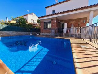 Chalet in Cunit Diagonal. Chalet independiente con piscina en cunit  zona diagonal
