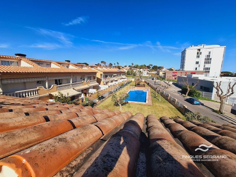 Foto 1238988b-5eed-4850-9490-852468ac6769. Casa adossada amb calefacció aparcament piscina a Cunit