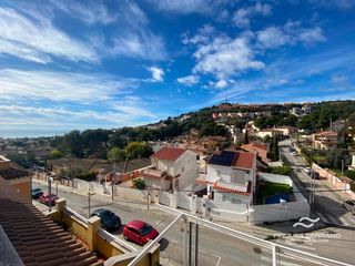 Reihenhaus  Illes filipines. Venta de bonita casa pareada en segur de calafell