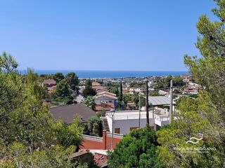 Fondo rustico  Santa maria de montserrat. Terreno urbano con vistas al mar en brisas de calafell