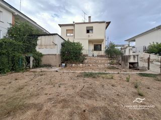 Chalet  Illes filipines. Casa independiente con 5 dormitorios y gran parcela en segur de