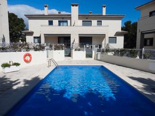 Towny house in Carrer de la magnòlia 37. Bonito conjunto de 6 viviendas  en la urbanizacion  pino alto