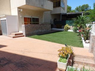 Planta baixa a Passeig del mediterrani 56. Apartamento en planta baja con vistas al mar y a 50m de la playa