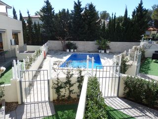 Towny house  Carrer segrià 1. Moderno chalet pareado en urb.pino alto.