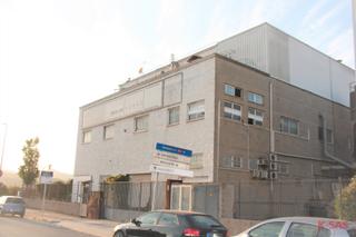 Nau industrial a Carrer del pla 102. Nave con muchas posibilidades.