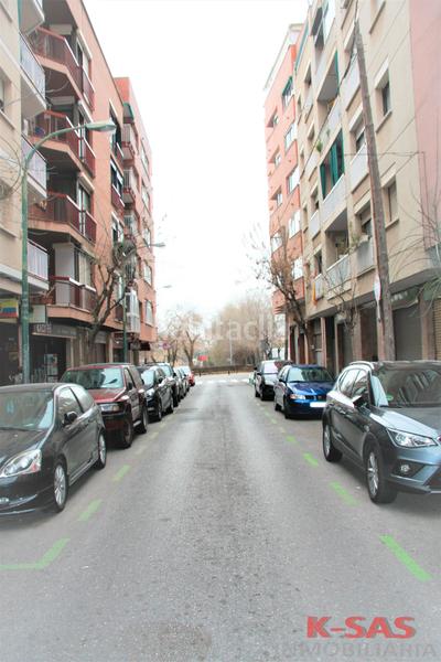 Foto ebd59e53-8b31-49c9-abae-b042f6aef329. Autoparkplatz in carrer de josep gras 5 in Can Vidalet Esplugues de Llobregat
