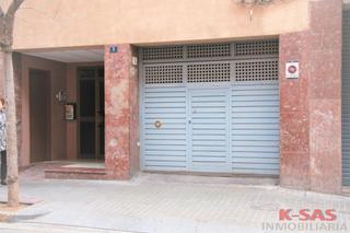 Aparcament cotxe a Carrer de josep gras 5. Parking mas pequeño trastero.