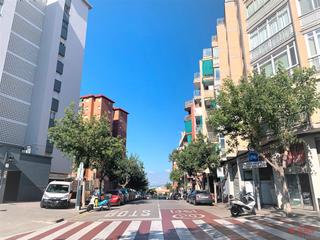 Miete Geschäftsraum in Carrer dels jocs florals 12. Amplio local en alquiler en esplugues de llobregat