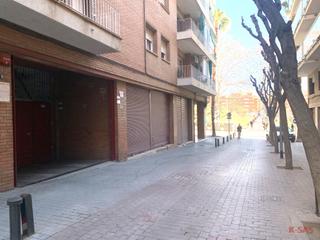 Miete Autoparkplatz in Carrer de l'esport 17. Parking amplio.