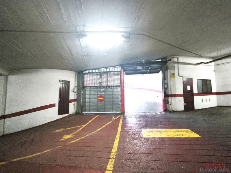 Foto 33cc0ca3-880d-42d1-9d8d-c8b292d161d2. Parking coche en carrer dels cedres 35 parking en venta en Esplugues de Llobregat