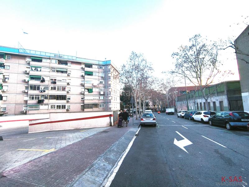 Foto 388e567d-3e1e-45e9-982a-e58507a5e688. Parking coche en carrer dels cedres 35 parking en venta en Esplugues de Llobregat