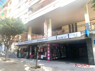 Locale commerciale in Can Calders. Mercado y centro comercial.
