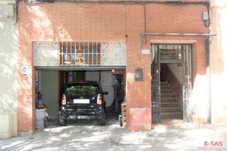 Casa adossada  Carrer de josep anselm clav. Casa en zona tranquila.