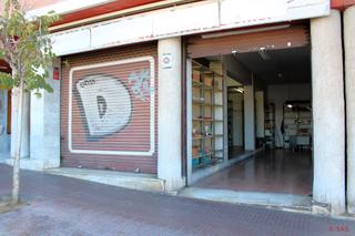 Miete Geschäftsraum  Avinguda de la ciutat de l'hospitalet. Local comercial con vado.