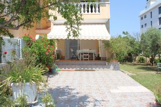 Appartamento in Cunidor. Piso con jardín y piscina.