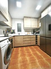 Etagenwohnung  Carrer la menta. Piso de cuatro dormitorios