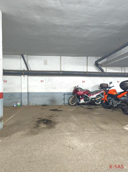 Foto 60322a1b-c357-464b-9fce-22c176e01a29. Alquiler parking coche en carrer de la lleialtat 62 parquing en Can Clota en Esplugues de Llobregat