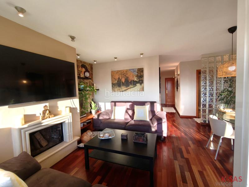 Foto 290d0f22-ad7e-43cf-ad17-81078e9b238a. Dachwohnung mit kamin heizung parking in La Plana Esplugues de Llobregat