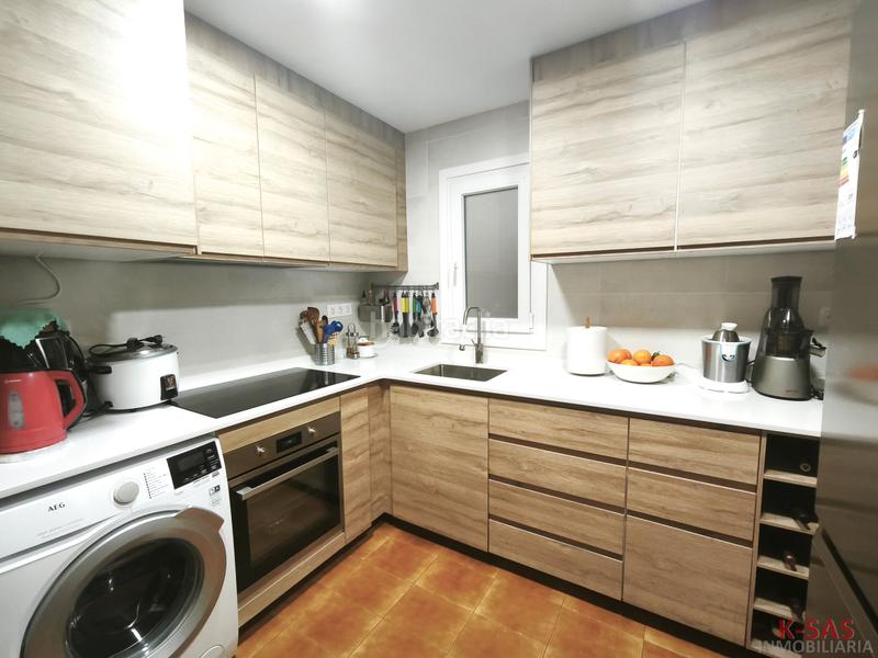 Foto b5268929-8536-4ec3-82be-09e9bc918e95. Piso  de cuatro dormitorios en Can Vidalet Esplugues de Llobregat