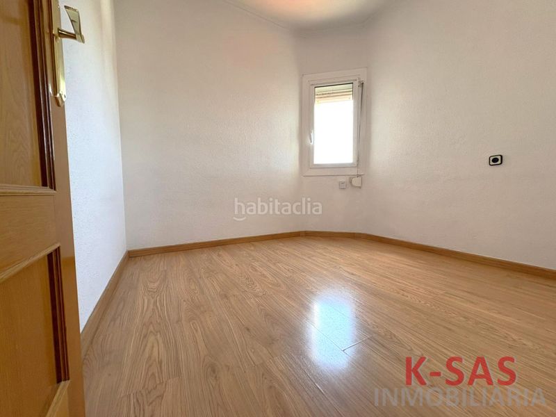 Foto 333f1a05-2d26-4416-8daa-91acd83d8ef6. Àtic a Sant Antoni Barcelona