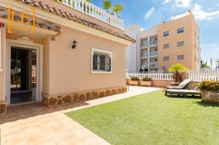 Planta baixa  Calle cilantro 8. Apartamento espacioso y confortable en el popular complejo resid