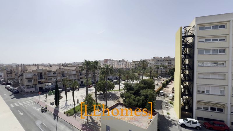 Foto 42baf142-180a-45b6-b872-aeabc3ef24d7. Ático en calle maestro francisco casanovas 55 en Avenida Habaneras - Curva de Palangre Torrevieja
