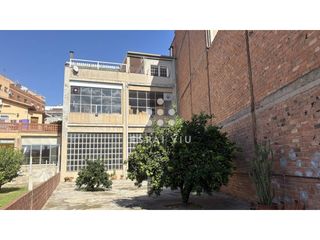 Nau industrial  Calle sant jaume. A 10 andando del centro del pueblo