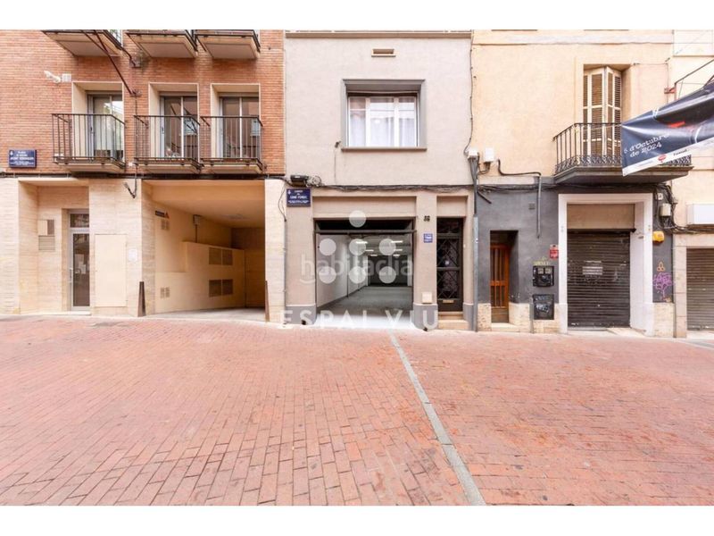 Foto 6eeb9e50-5a5a-4423-9124-fb47dd56260f. Casa amb calefacció aparcament a Barri del Centre Terrassa