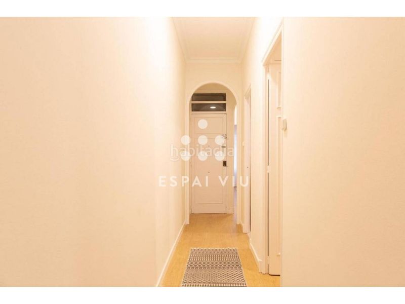 Foto ede48399-5946-427a-b246-ee9df29c919b. Casa amb calefacció aparcament a Barri del Centre Terrassa
