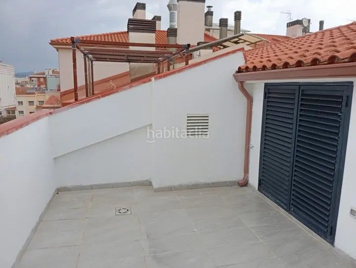 Foto ce5cfdcd-9f29-4f57-a077-f4014db637d8. Dúplex amb piscina a Calella