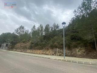 Terreny residencial a Bisbal del Penedès (La). Parcela edificable de 596 m2 en zona residencial con todos los s