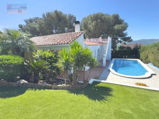 Xalet  N/a. Espaciosa casa con suite, jardín y piscina