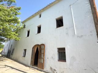 Maison  N/a. Encanto rústico y muchas posibilidades en esta masía ubicada en