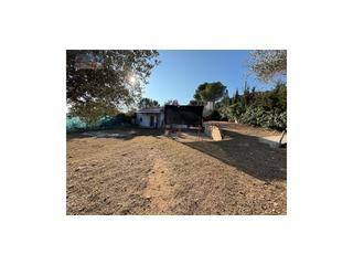 Terreny residencial  Avenida de la miralba. Parcela esquinera en urbanización la miralba, consolidada con to