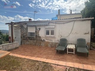 Casa  Calle cuenca-priorat. Casa a reformar con gran terreno