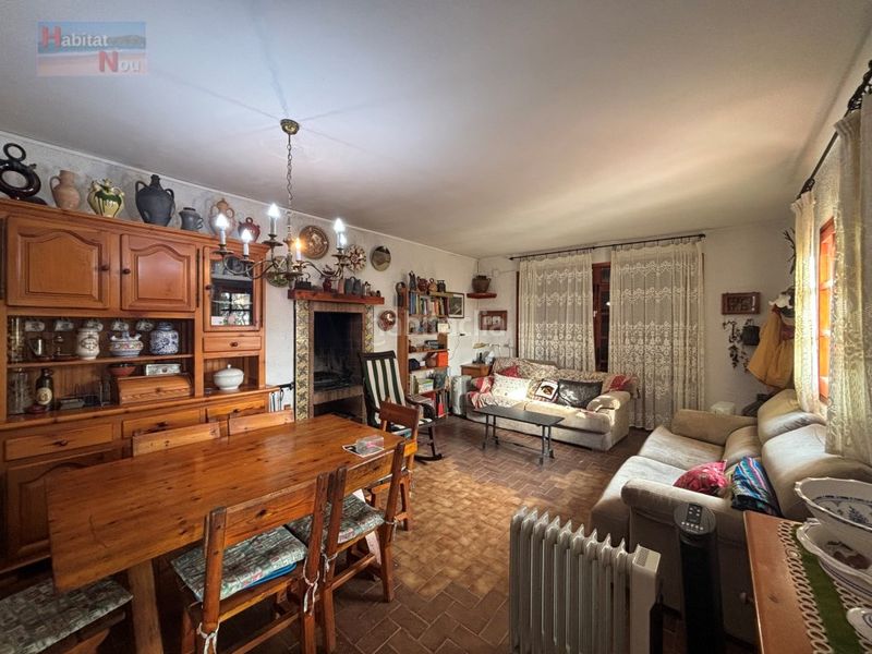 Foto d63ddc19-c4e1-4674-96c7-1abe1a0cd28d. Chalet con parcheggio in Bisbal del Penedès (La)