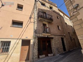 Haus  Calle s joan. Casa de pueblo reformada lista y amueblada para entrar a vivir !